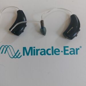 Miracle-Ear Energy 5, Rechargeable Hearing Aid Kit with Accessories, Like New!